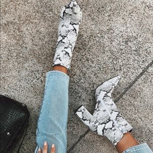 PRINCESS POLLY THERAPY SNAKE ALLOY BOOTS BLACK/WHITE